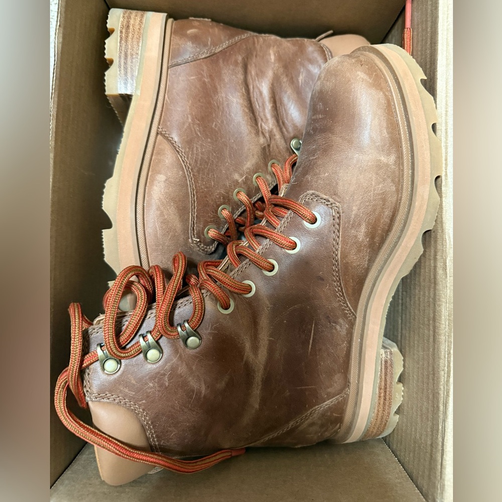 Sorel Lennox Lace Boots Womens 9. Brand new.